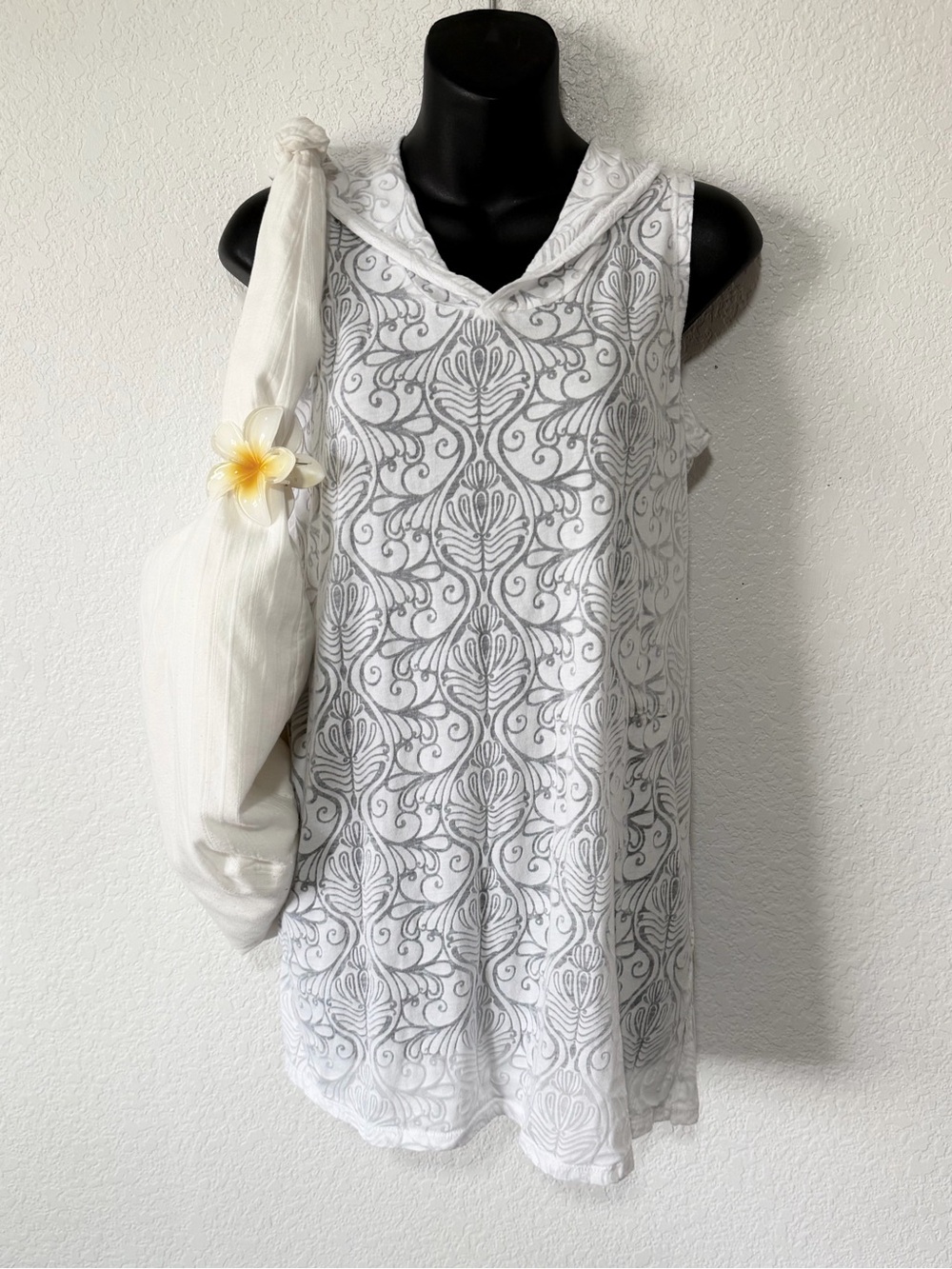 CZ Cover-Ups White Damask Hooded Beach Tunic